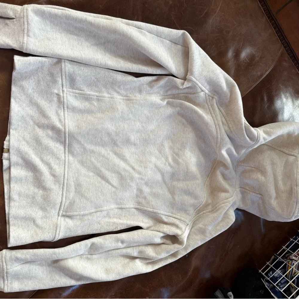 Lululemon 6 oatmeal grey Gray Zip-Up Hoodie with gold accents - Picture 5 of 6
